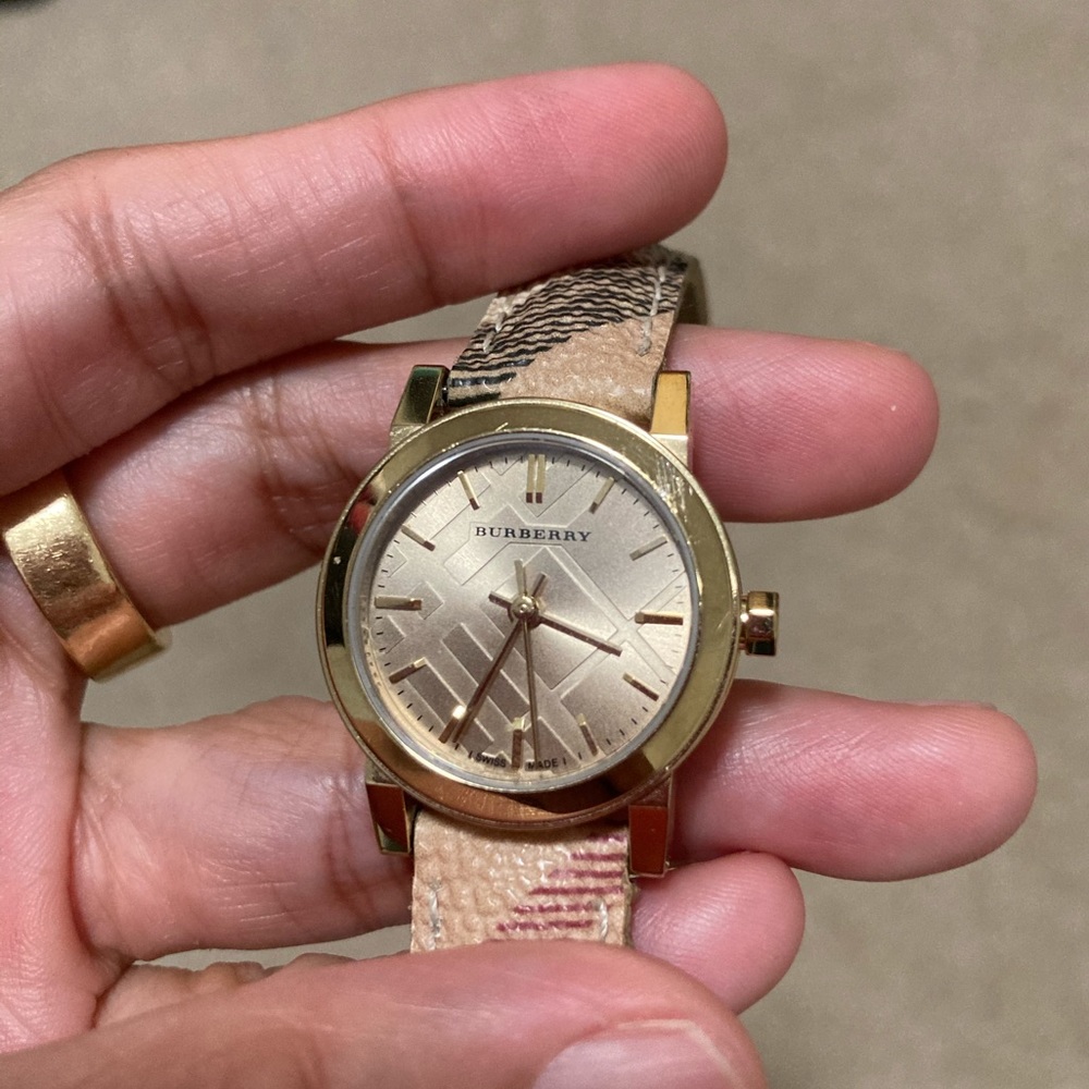 💯 Authentic Burberry Watch - Picture 3 of 8